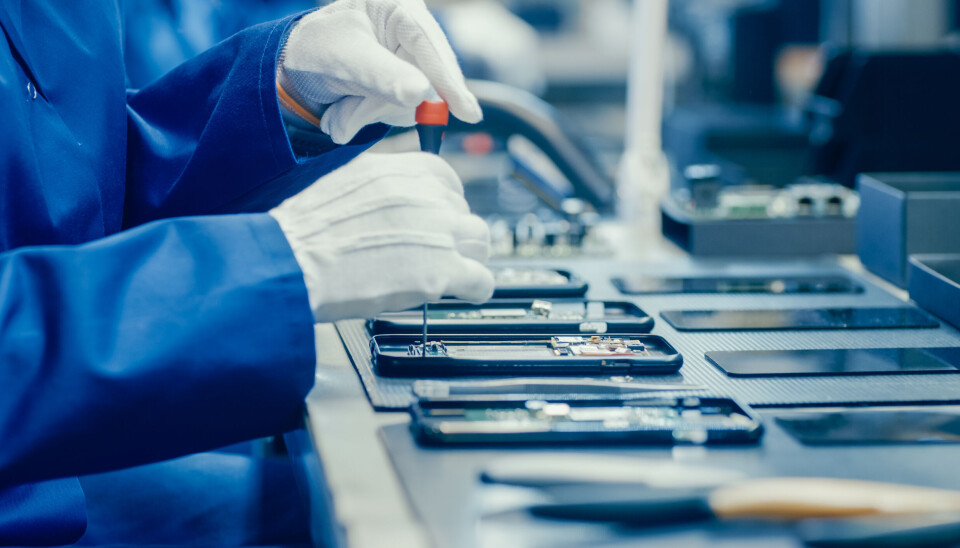 Apple har aktivt jobbet med vertikal integrasjon, og er i stand til å produsere mange av komponentene til sine produkter selv. Apple har aktivt jobbet med vertikal integrasjon, og er i stand til å produsere mange av komponentene til sine produkter selv.