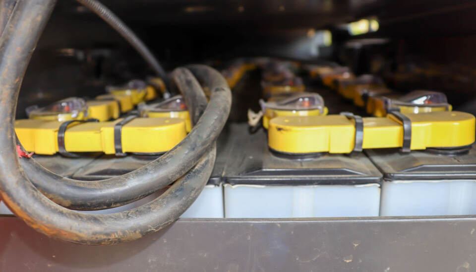 Selv om andelen trucker med litium-batterier øker, er fortsatt blysyre-batterier i flertall, og kunnskapen rundt vedlikehold og lading er ofte mangelfull. Selv om andelen trucker med litium-batterier øker, er fortsatt blysyre-batterier i flertall, og kunnskapen rundt vedlikehold og lading er ofte mangelfull.