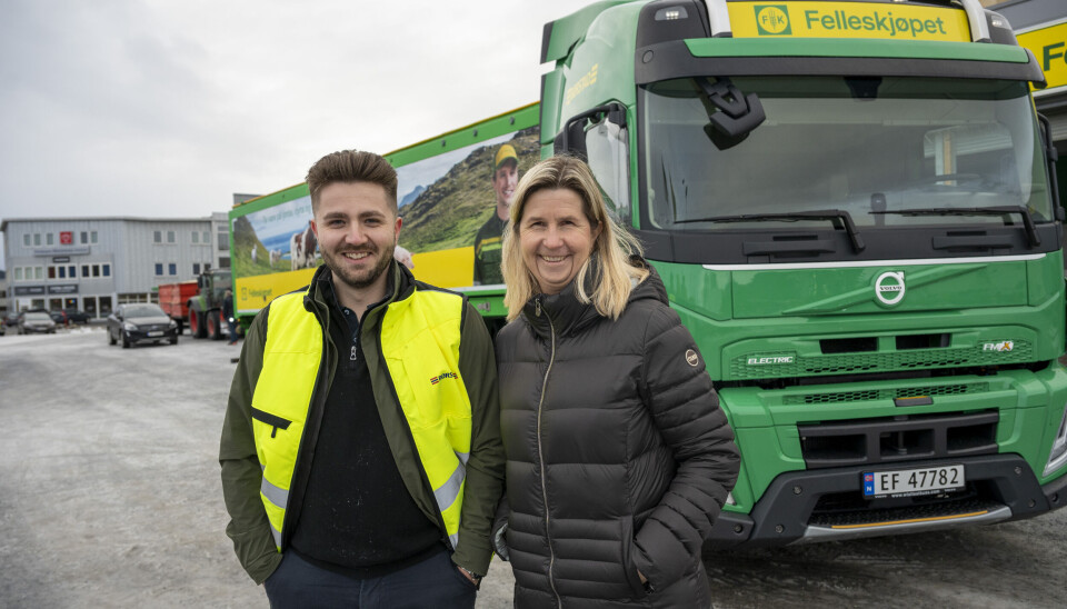 SPENTE: For daglig leder Sverre Myrvold Bjerve i Børstad Transport og konserndirektør for drift og utvikling i Felleskjøpet Ada Schjelderup er den første elbilen en milepæl.