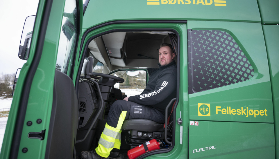 SJÅFØR: Jan Vidar Garli Bjørklund skal kjøre den nye elbilen. Han er spent og gleder seg.