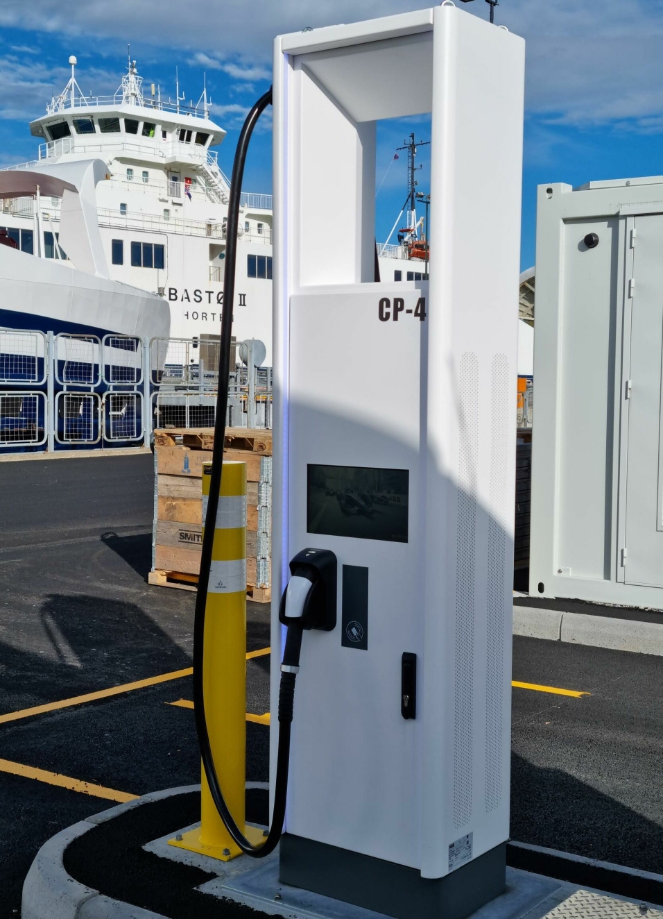 MOSS: På kaia i Moss Havn har ABB levert lader til elektriske lastebiler.