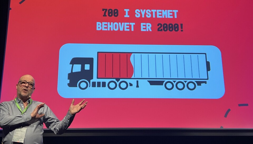 Tor Anders Gulbrandsen, daglig leder ved Opplæringskontoret for transportfag SA Trøndelag, peker på at landets opplæringskontorer ikke klarer å utdanne nok sjåfører til å fylle behovet - en av hovedutfordringene er lærlingplasser. Tor Anders Gulbrandsen, daglig leder ved Opplæringskontoret for transportfag SA Trøndelag, peker på at landets opplæringskontorer ikke klarer å utdanne nok sjåfører til å fylle behovet - en av hovedutfordringene er lærlingplasser.