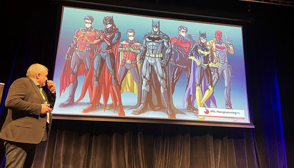 Roar Melum mener norske transportører er litt for kresne når de søker etter sjåfører. - Når vi søker etter folk, så søker vi etter eliten - superhelter. Lista er lagt høyt. Det blir nok en påminnelse for folk i utenforskapet, om at det er der de hører hjemme. Vi må legge bedre til rette for at de kan få en plass i samfunnet, og mange av dem kan bli dyktige sjåfører, sier han.