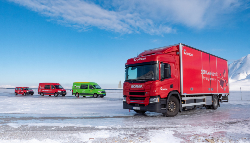 I sitt 375. år toppet Posten nok en gang listen over Norges mest innovative bedrifter. Bilde av elektrisk drevne distribusjonsbiler på Svalbard