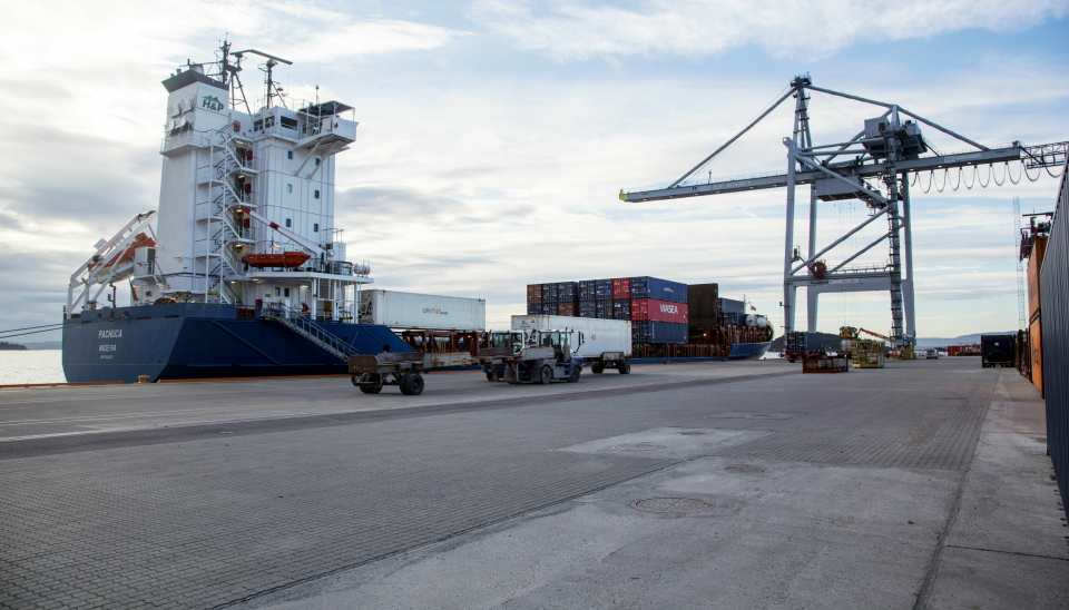 Ingen av containerskipene som regelmessig anløper Sjursøya, er klargjort for landstrøm: