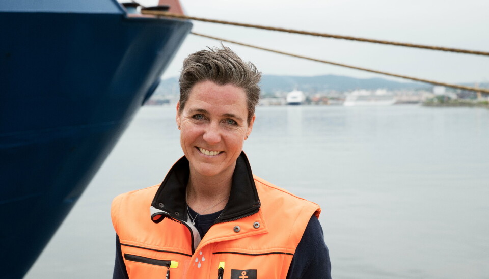 VIL HJELPE REDERIENE: - Vi trenger bare ett eller to containerskip på landstrøm i første omgang. Da er barrieren brutt og flere vil trolig følge etter. Ta kontakt med meg hvis du vil bygge om ditt containerskip! sier Heidi Neilson, seksjonsleder plan og miljø i Oslo Havn. VIL HJELPE REDERIENE: - Vi trenger bare ett eller to containerskip på landstrøm i første omgang. Da er barrieren brutt og flere vil trolig følge etter. Ta kontakt med meg hvis du vil bygge om ditt containerskip! sier Heidi Neilson, seksjonsleder plan og miljø i Oslo Havn.
