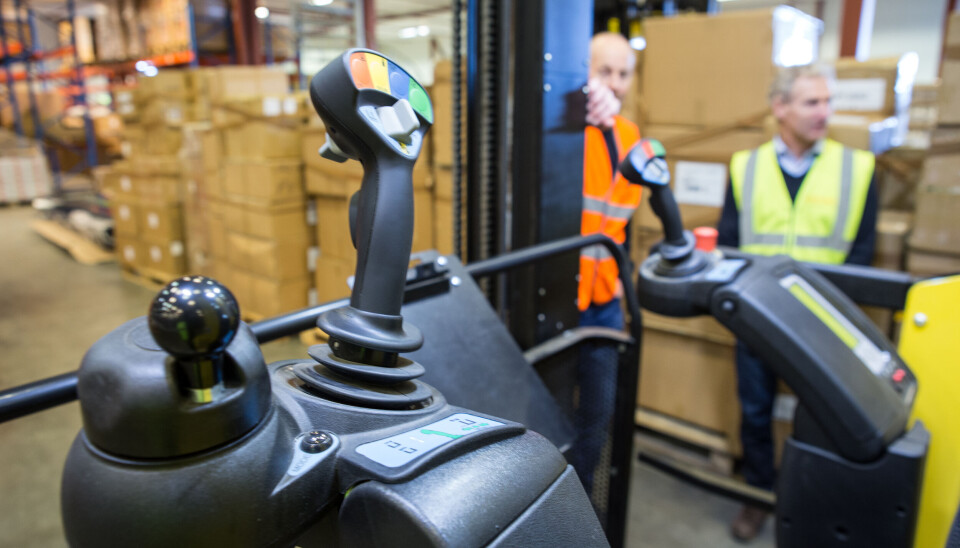 KOMFORT: De nye truckene fra Hyster er utstyrt med samme styresystem som de gamle truckene fra 2010, og har samme gode ergonomi med gode armlener. KOMFORT: De nye truckene fra Hyster er utstyrt med samme styresystem som de gamle truckene fra 2010, og har samme gode ergonomi med gode armlener.