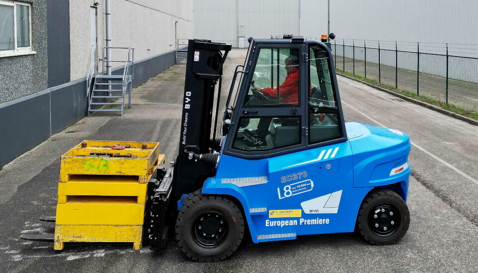Trucken er preget med ECB70 på siden, men er en åttetonner. I BYDs systemer handler det kun om å endre motvekten.