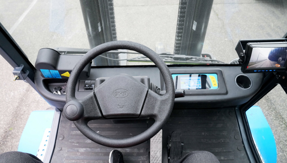 Dashbordet er enkelt og effektivt, men mangler litt oppbevaringsmuligheter.