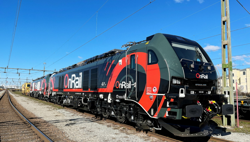 Eurodual-lokomotivene Onrail skal bruke på sine nye ruter, er såkalte hybridlok, som kan gå både på strøm og diesel. Lokomotivene har videre en fordel i at de har en svært kraftig elektromotor, som gjør at de kan trekke lengre tog. Lokene har seks aksler, motorkraft på opptil 9 MW, høy fleksibilitet og miljøvennlig teknologi. Lokomotivene lages av sveitsiske Stadler.
