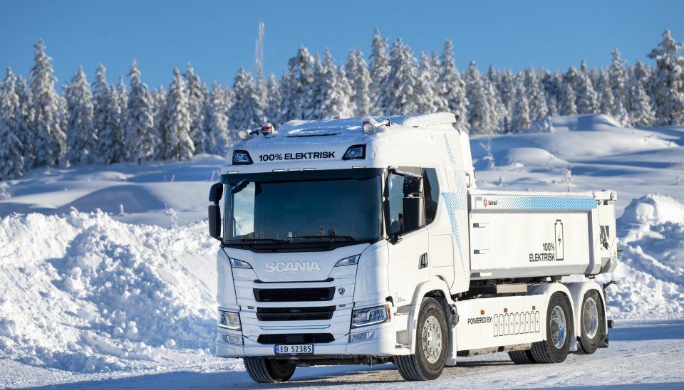 UTLEIE: Norsk Scania sitt utleiesenter på Kløfta har fått de tre første batterielektriske lastebilene til utleie. Disse er like som demobilene kundene fikk prøve under Scania Winter nylig.