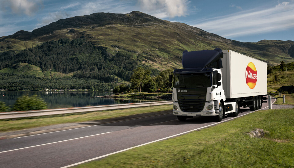 Einrides første oppdrag i UK er transport mellom Walker's produksjonsanlegg i Leicester og Coventry. Einrides første oppdrag i UK er transport mellom Walker's produksjonsanlegg i Leicester og Coventry.