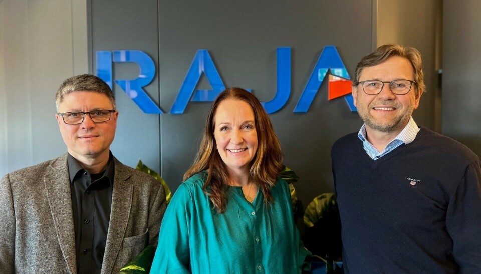 Monica Vignsnes Lie og RAJA fikk god hjelp av Opti Log ved Bent Torgersen (til venstre) og Trond Iversen da de skule sikre seg nye, gode fraktavtaler. Monica Vignsnes Lie og RAJA fikk god hjelp av Opti Log ved Bent Torgersen (til venstre) og Trond Iversen da de skule sikre seg nye, gode fraktavtaler.