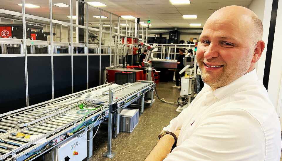 Mats Bjerkaas har ledet Element Logics norske virksomhet siden 2020. Her med selskapets AutoStore-installasjon på hovedkontoret på Kløfta. Der har Element Logic blant annet reservedeler til sine teknikere. - Samtidig er det fint å ha et anlegg å vise frem til kunder, sier Bjerkaas. Mats Bjerkaas har ledet Element Logics norske virksomhet siden 2020. Her med selskapets AutoStore-installasjon på hovedkontoret på Kløfta. Der har Element Logic blant annet reservedeler til sine teknikere. - Samtidig er det fint å ha et anlegg å vise frem til kunder, sier Bjerkaas.