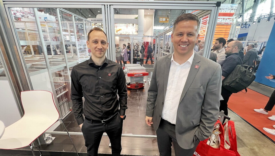 VISTE NYE LØSNINGER: CCO Håvard Hallås (til høyre), som er CCO i selskapet og sales manager Niklas Poulsen hadde travle dager på Logimat. Element Logic-standen var godt besøkt alle dager. VISTE NYE LØSNINGER: CCO Håvard Hallås (til høyre), som er CCO i selskapet og sales manager Niklas Poulsen hadde travle dager på Logimat. Element Logic-standen var godt besøkt alle dager.