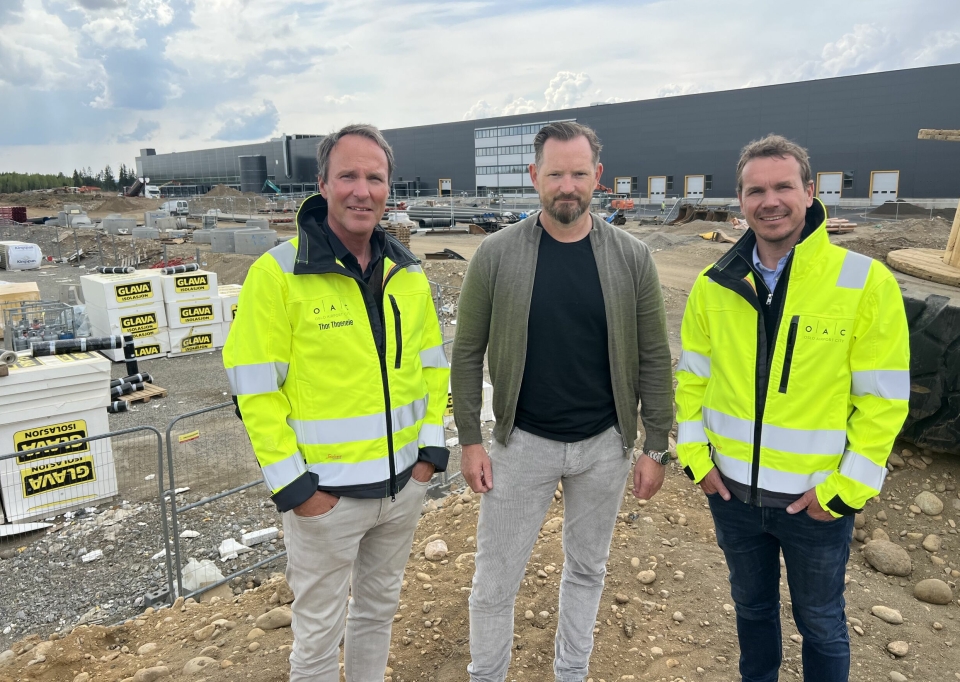 Daglig leder i GF Logistikk, Ståle Bjørdal, flankert av Thor Thoeneie (til venstre) og Marius Listerud i Oslo Airport City.