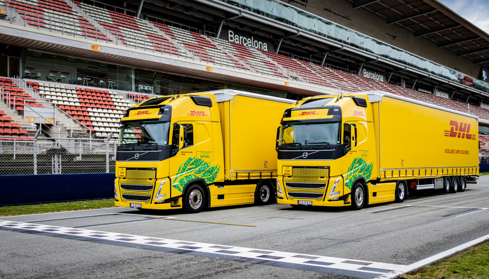 DHL har investert i en lastebilflåte som skal gå på biodrivstoff Europa rundt, nå mens Formel 1-sirkuset er på besøk i Europa.
