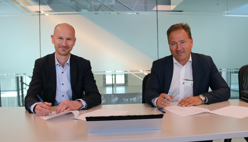 Divisjonsdirektør i Skatteetaten, Odd Woxholt (til venstre) og administrerende direktør i PostNord, Robin Olsen skal sammen bekjempe useriøse aktører i transportbransjen. Divisjonsdirektør i Skatteetaten, Odd Woxholt (til venstre) og administrerende direktør i PostNord, Robin Olsen skal sammen bekjempe useriøse aktører i transportbransjen.