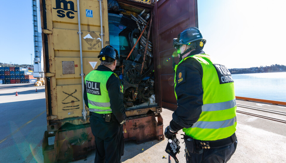 •	Den såkalte catch all (fang alt) bestemmelsen innebærer at det under visse forutsetninger kan være lisensplikt for eksport av enhver vare, teknologi eller tjeneste