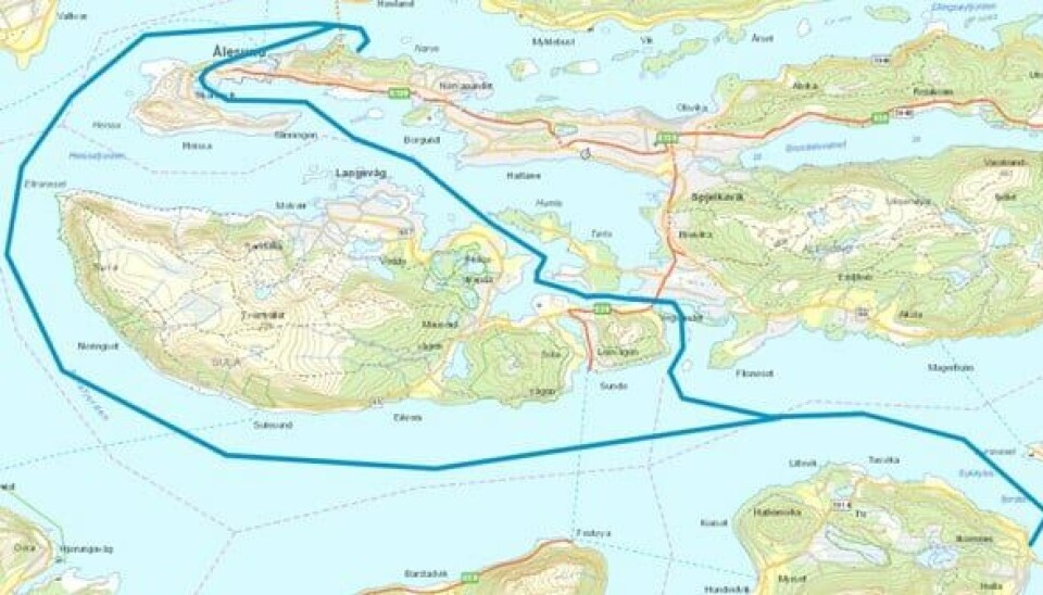 De to alternative rutene fra Sykkylven går enten korteste veien gjennom det trange Vegsundet og i praksis Ålesund sentrum, eller rundt via Breisundet, som er en lengre tur og med mer eksponering for vær og vind.