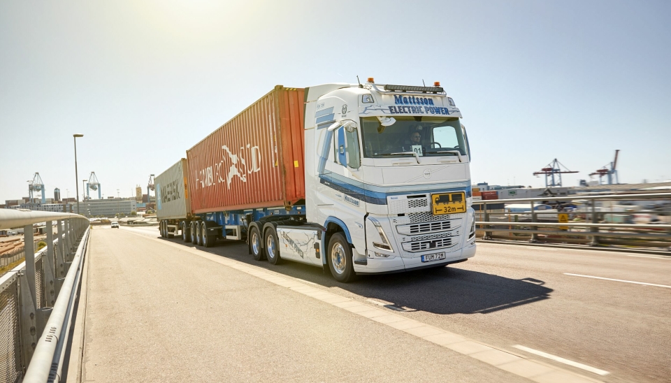 Volvo Trucks har levert en elektrisk lastebil med total vogntogvekt på 74 tonn.