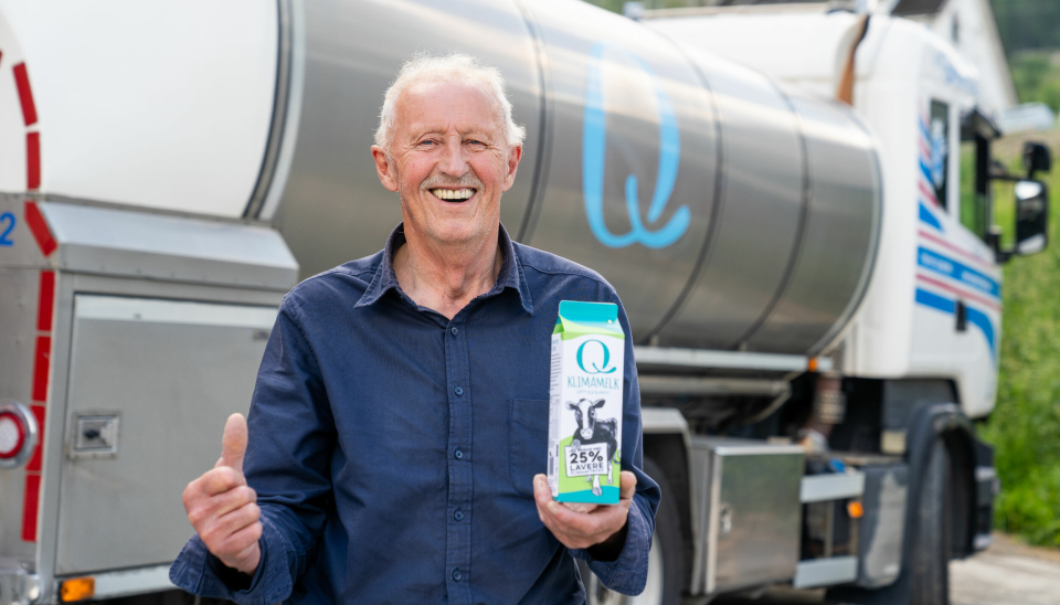 75 år gamle Vidar Noreng holder seg i form ved å være i arbeid for Q-Meieriene. Nå har han fått æren av å kjøre den første tanken med mer klimavennlig melk.