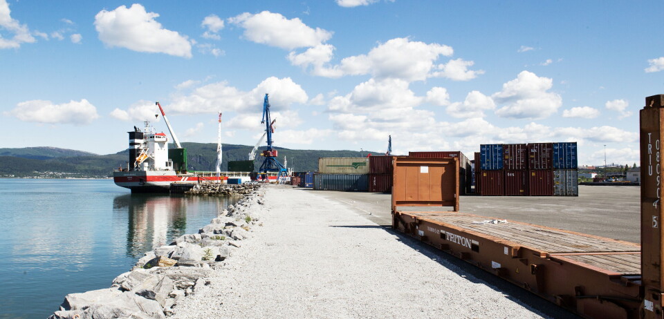 VIKTIG LOGISTIKKLEDD: Rana Industriterminal blir sentral i både import av råvarer og eksport av ferdige produkter for Freyr. Det vil bety en mangedobling av containervolumene til og fra Mo i rana. Kaiforlengelser er også på planleggingsstadiet. Her er det tenkt en dypvannskai med dybde på 18 meter.