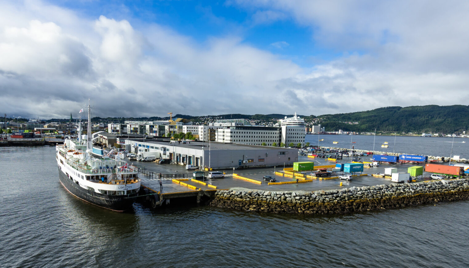 Artikkelforfatterne minner statsråd Bjørnar Skjæran om at bindeleddet mellom land og sjø er en havn. Her fra Trondheim.