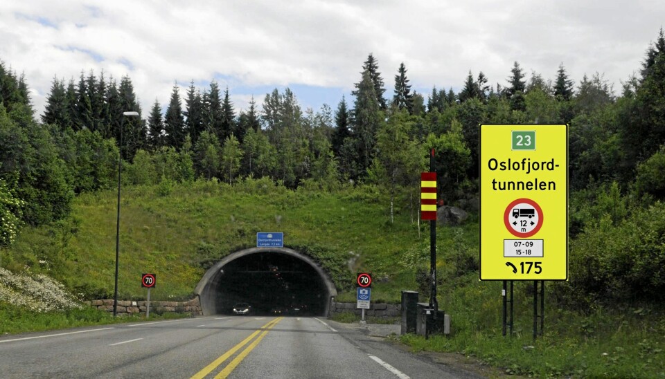 Oslofjordtunnelen er lang og bratt, og blir ofte stengt. Oslofjordtunnelen er lang og bratt, og blir ofte stengt.