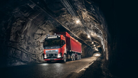 TUNNELLER: Selv gjennom de trange og mørke tunellene går bilene uten sjåfør i hytta.