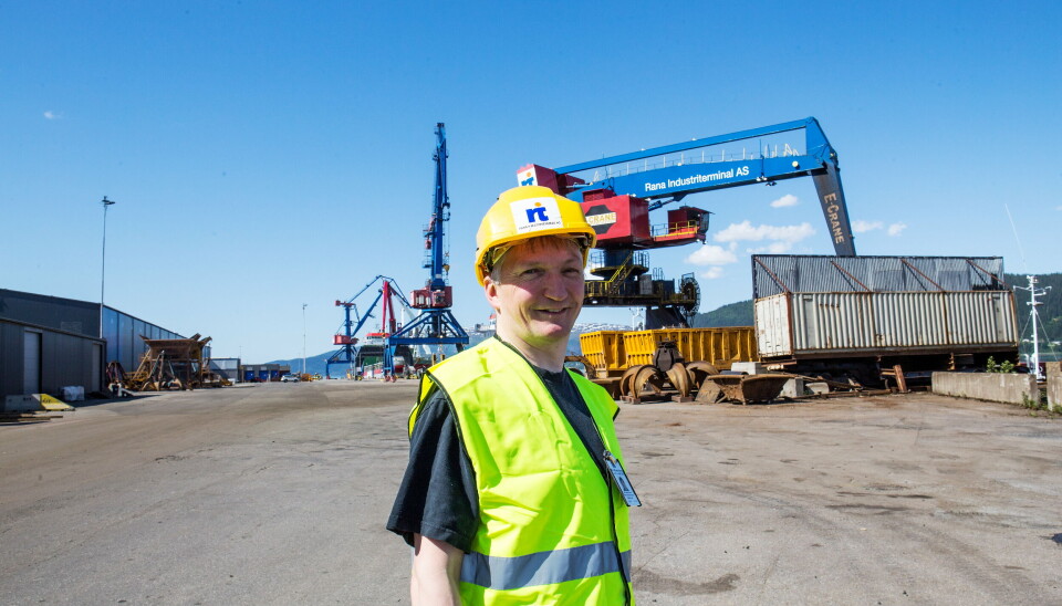 KNUTEPUNKT: Hjemmemarkedet er naturligvis litt for lite i Mo. Derfor er Rana Industriterminal og andre kaianlegg i byen viktige for å få varer inn og ut. Her daglig leder Alf A. Øverli i Rana Industriterminal.