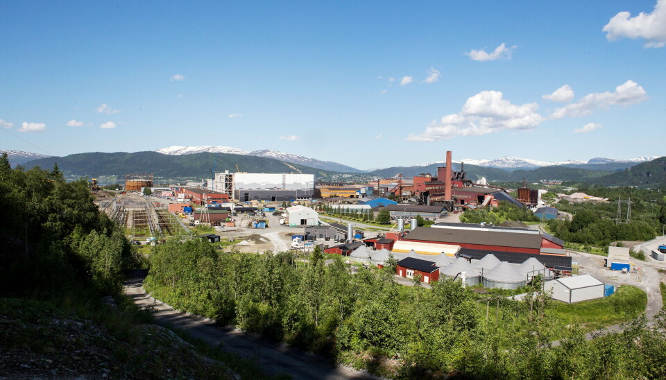 UTVIKLING: I Mo Industripark ligger tradisjonsrike industribedrifter side om side med nye. Midt på bildet er Freyrs batterifabrikk Giga Arctic i ferd med å reise seg.