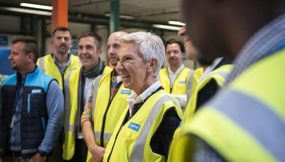 LO-leder Peggy Hessen Følsvik så ut til å stortrives med de ansatte under besøket på PostNords terminal på Langhus. LO-leder Peggy Hessen Følsvik så ut til å stortrives med de ansatte under besøket på PostNords terminal på Langhus.