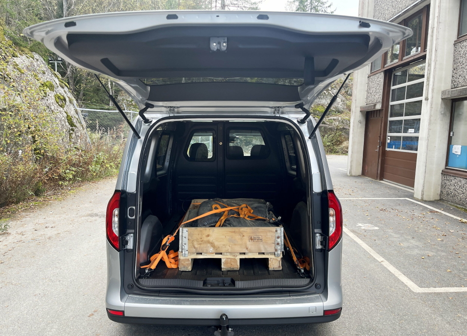 LAST: Varerommet er praktisk, har godt med festepunkter og god plass mellom hjulbuene.