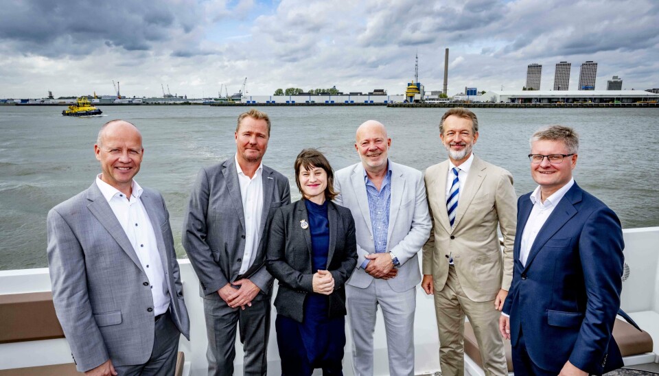 Fra venstre: Ingvar Mathisen, havnedirektør i Oslo, Are Gråthen, direktør for Samskip i Norge, Rina Mariann Hansen, byråd for næring og eierskap i Oslo, Robert Simons, havneråd i Rotterdam, Boudewijn Siemons, COO i Rotterdam Havn og Samskips CEO Kari-Pekka Laaksonen. Fra venstre: Ingvar Mathisen, havnedirektør i Oslo, Are Gråthen, direktør for Samskip i Norge, Rina Mariann Hansen, byråd for næring og eierskap i Oslo, Robert Simons, havneråd i Rotterdam, Boudewijn Siemons, COO i Rotterdam Havn og Samskips CEO Kari-Pekka Laaksonen.