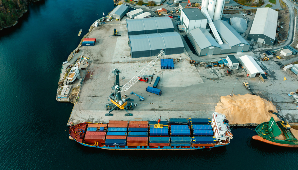 FØRSTE LEVERANSE: I oktober 2023 kom de første containerne med utstyr fra Sør-Korea til Morrow Batteries til Arendal havn.