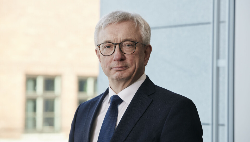 Riksrevisor Karl Eirik Schjøtt-Pedersen mener Enova ikke har vært effektive nok med sine støtteordninger.