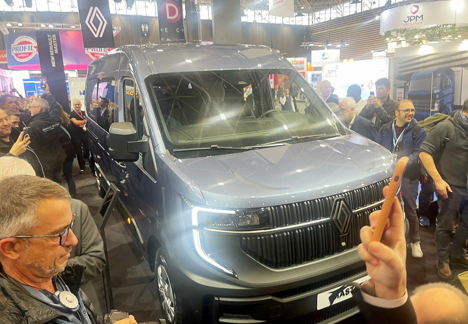 LANSERT: Her er den nye versjonen av Renault Master i 3,5 tonnsklassen.