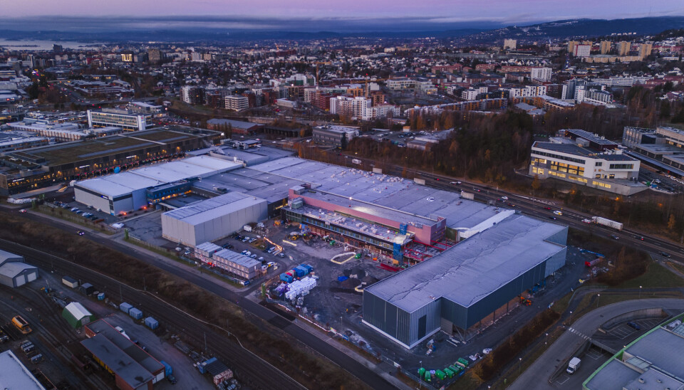 Det rehabiliterte bygget i Alf Bjerckes vei 26 vil få solceller på både tak og fasader, og kan dermed levere omlag 280.000 kWh med egenprodusert kraft årlig – noe som blir ekstra viktig for et bygg der store deler av volumet er kjølerom med høyt energibehov.
