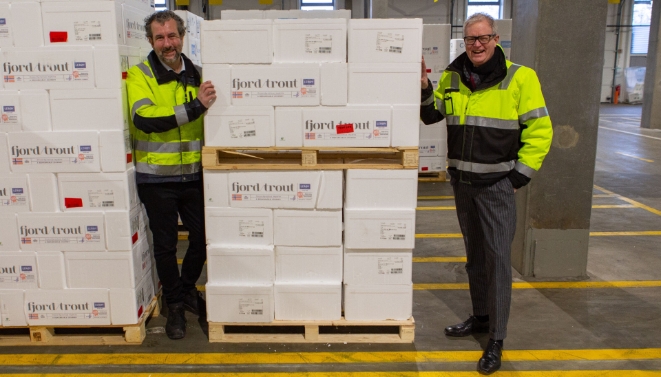 ALT ER IKKE LAKS: Administrerende direktør Torgil Stålberg (til venstre) og styreleder Bjarne Wist i Gardermoen Perishable Center gelder seg over å ha fått kapasitet i overflod på ny terminal like ved Oslo Lufthavn. Her håper de å få ytt terminaltjenester til andre kunder enn sjømatbransjen.