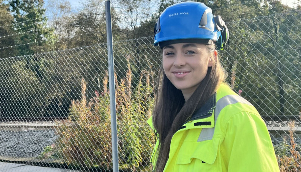 Prosjektsjefen i Bane NOR Energi, Kristina Bergset, har en grunnleggende holdning til gjenbruk framfor utskiftning der det kan spare miljøet og kostnader. Foto: Marianne Henriksen