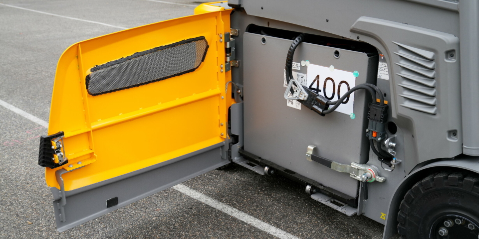 LITIUM-READY: Den store batteriluken gir enkel tilgang til ladingen. På forespørsel er EFG 4-serien også tilgjengelig med litium-ion-batterier.