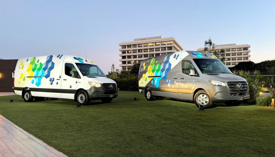 GLOBALT: Mercedes-Benz leverte 440.000 elektriske vans globalt i 2023. eSprinter blir den første varebilen ut med litiumjernfosfatbatterier (LiFePO4 eller LFP). Sammenlignet med andre litiumbatterier skal de ha lengre levetid og være sikrere, blant annet.
