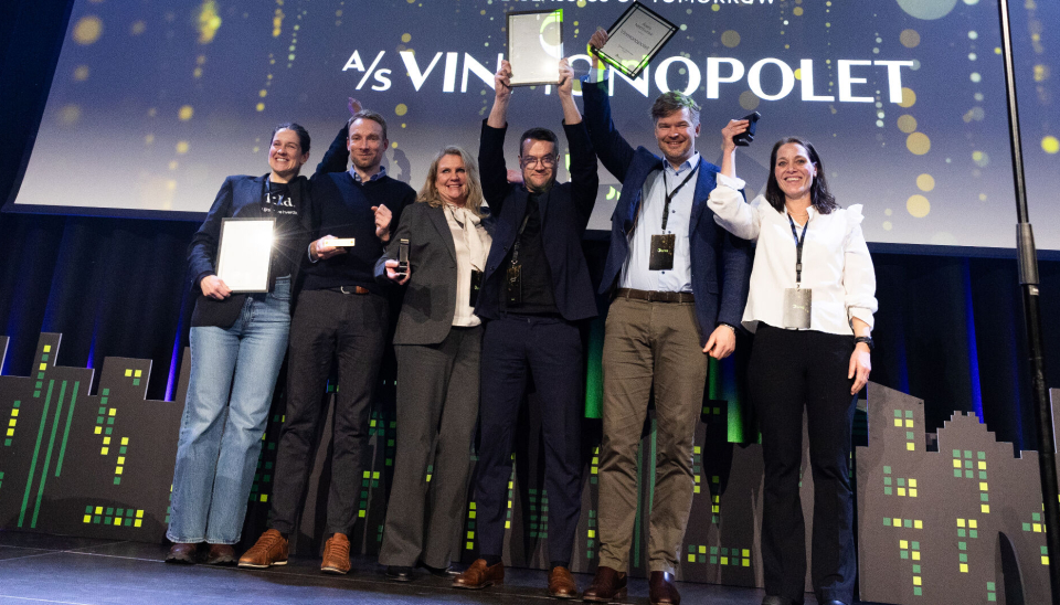 ÅRETS VINNERE: (f.v). Selma Ahlsand og Anders Korsen, Klardag.no, Kari Hammarlund og Henrik Nygren, Care of Carl og Magne Nafstad Hertzenberg og Eirill Romnes, Vinmonopolet. Foto: Posten Bring