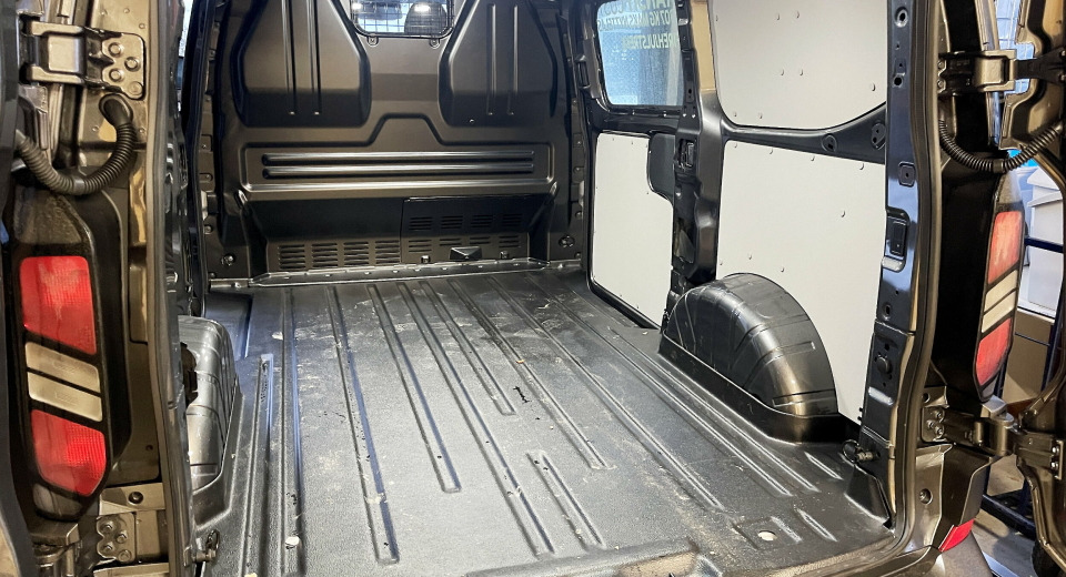 SIKRING: Her er det kun 6 sikringsøyne i gulvhøyde. Vi kunne tenkt oss noe mer.