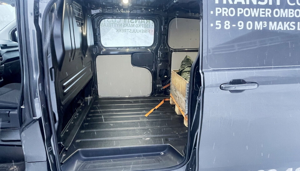 BREDE: Sidedørene er brede og som du ser bygger sideveggen lite inn i varerommet.