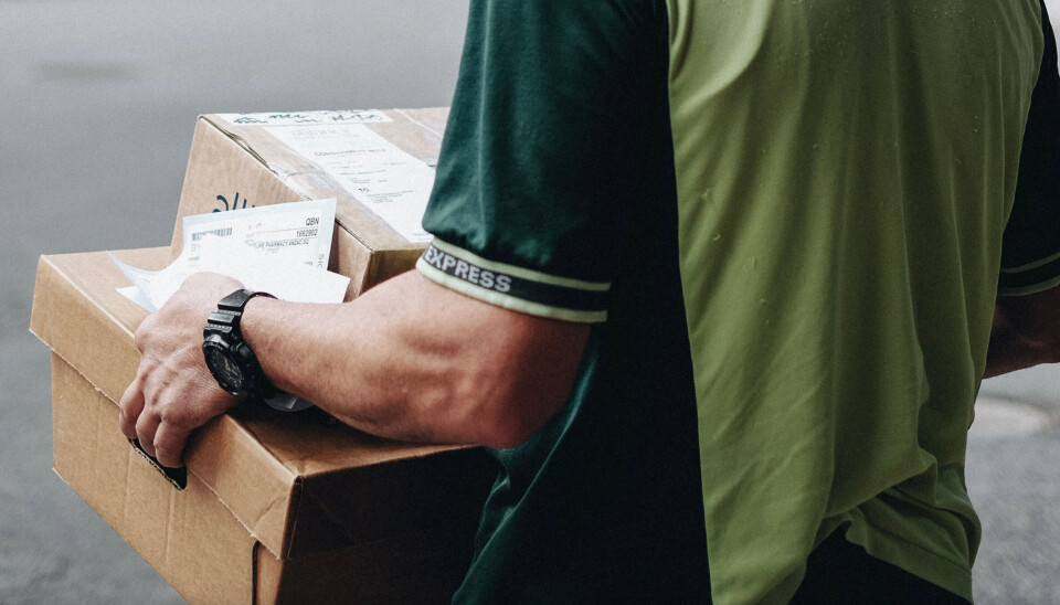 Ingrid leverer varene for Farmasiet