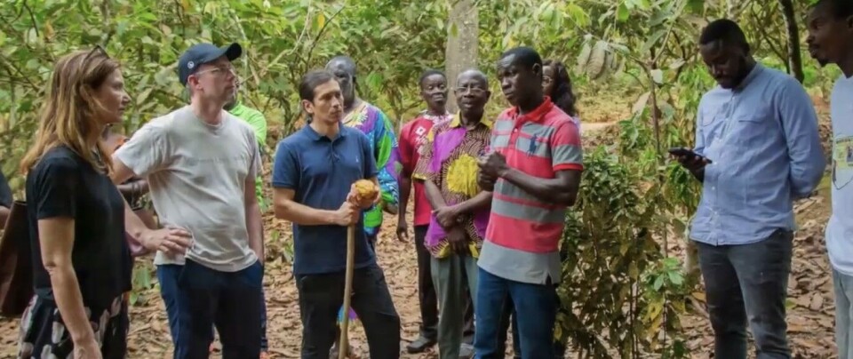 Frank Ellingjord-Dale fra Norgesgruppen/Kjøpmannshuset, Andrés Lopez og Tone C. Faugli fra Fairtrade Norge og representanter for kakao-bønder og -kooperativer samt Fairtrade Africa i Elfenbenskysten.