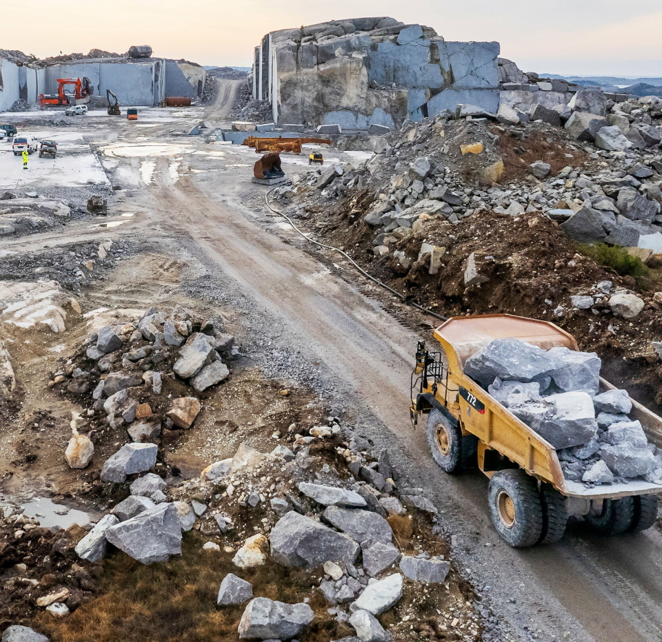 KORTREIST: Byggematerialene Borsheim leverer er bare 7 mil unna. Borsheim har historie tilbake til 1969.