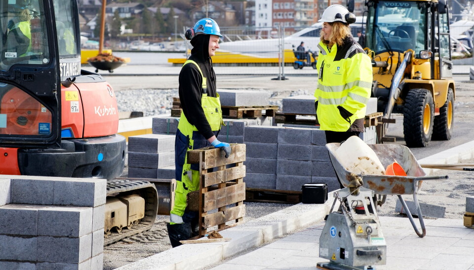 OLAV V'S PLASS: Mye av steinen er allerede ferdig lagt av folka fra Stangeland.